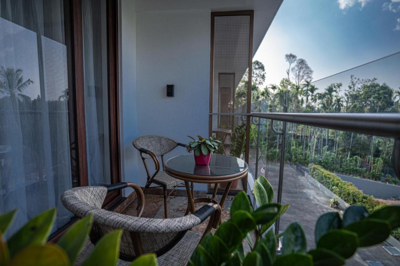 Saugandhika West Gate Hotel Vajanad Kültér fotó