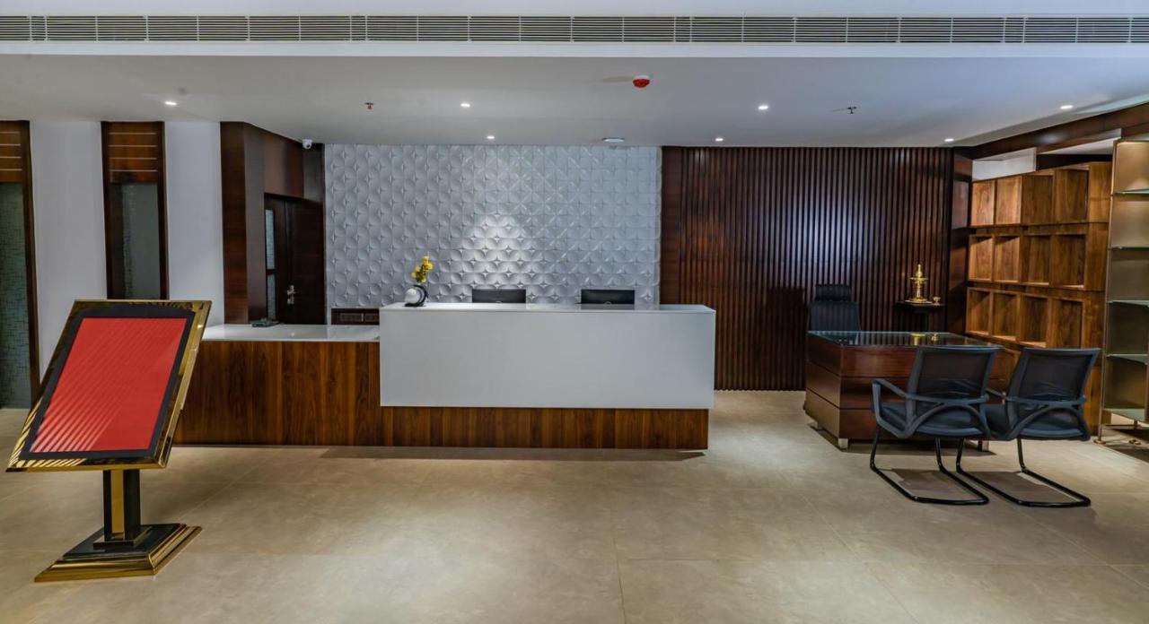 Saugandhika West Gate Hotel Vajanad Kültér fotó