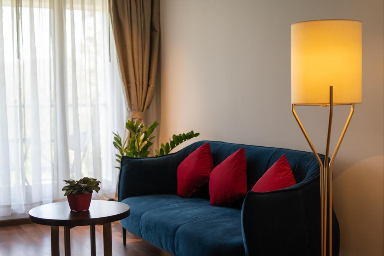 Saugandhika West Gate Hotel Vajanad Kültér fotó