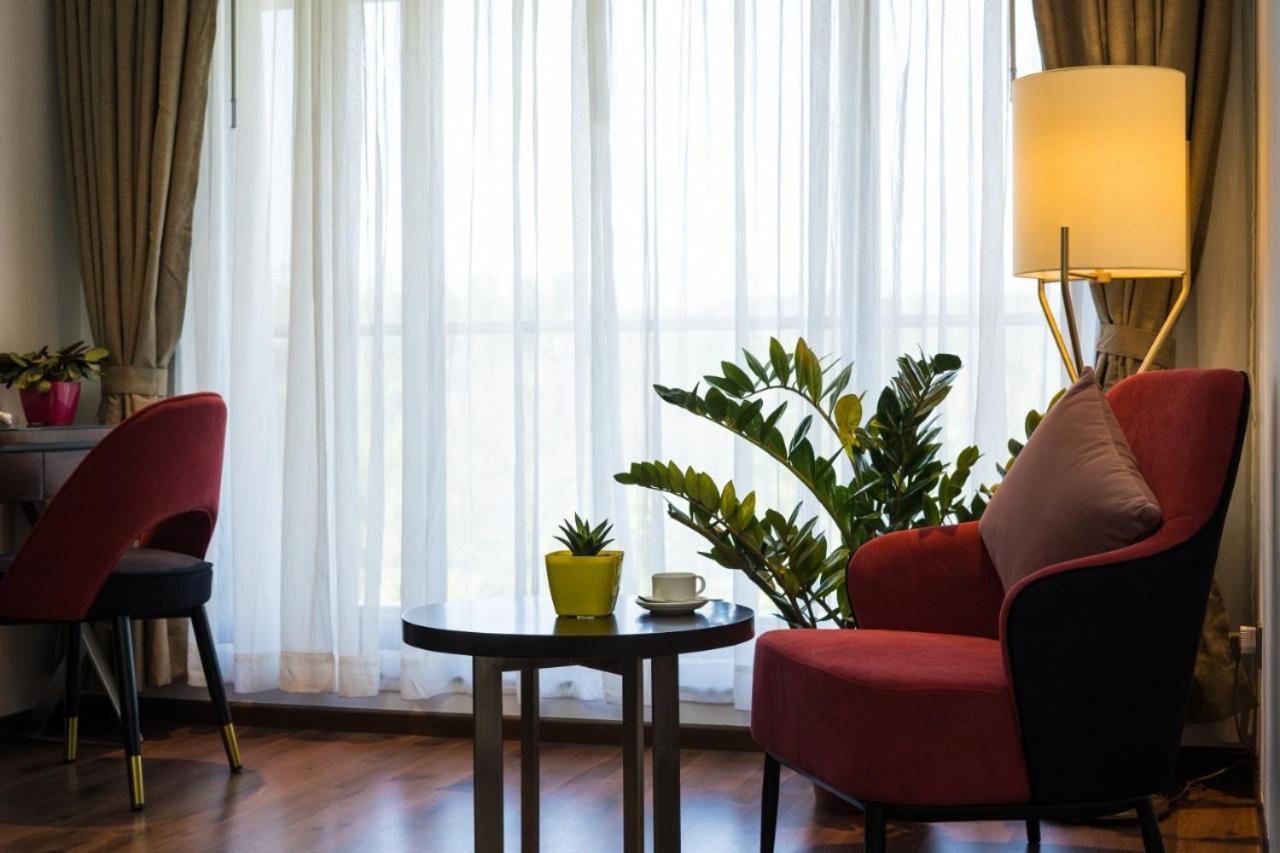 Saugandhika West Gate Hotel Vajanad Kültér fotó