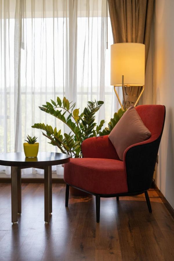 Saugandhika West Gate Hotel Vajanad Kültér fotó