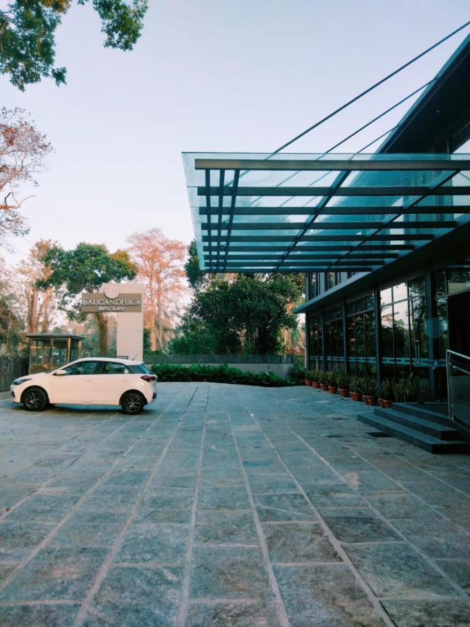 Saugandhika West Gate Hotel Vajanad Kültér fotó