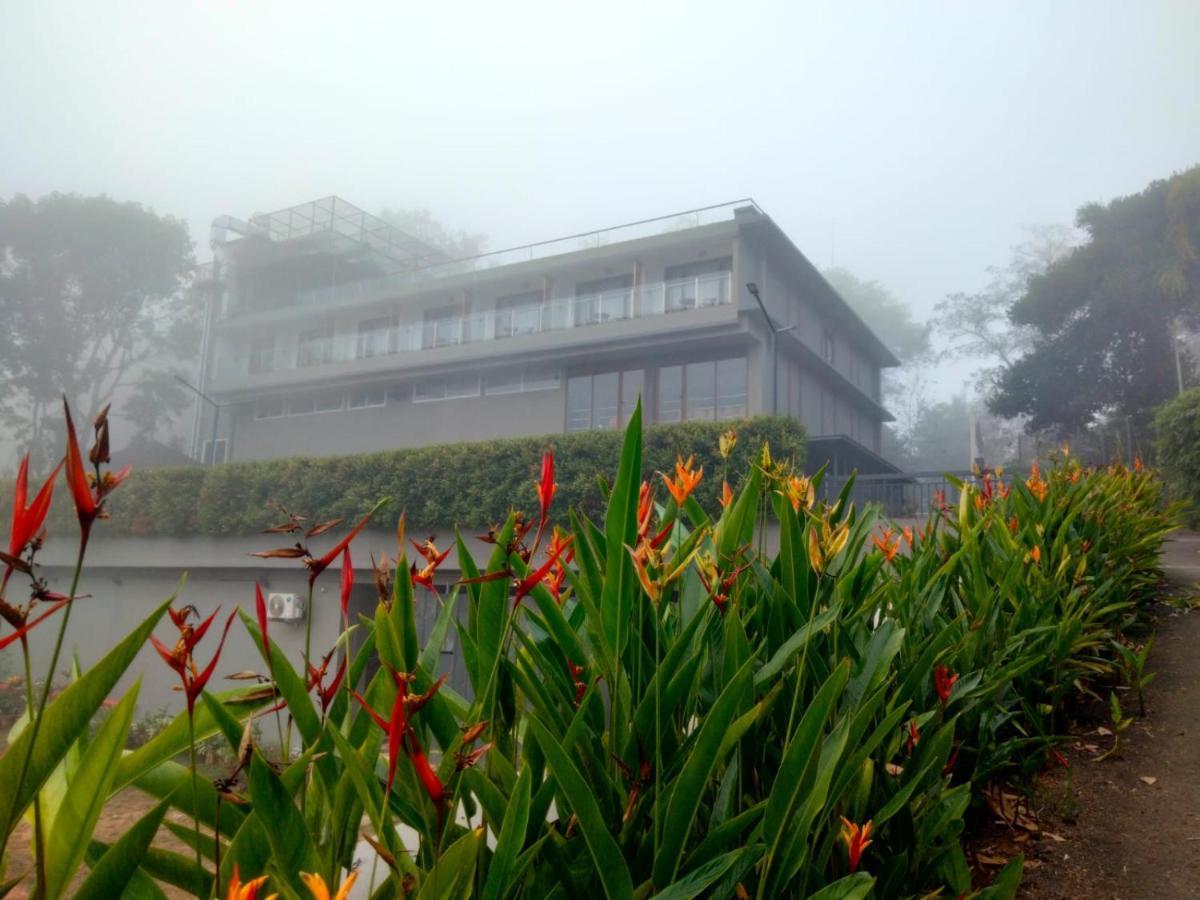 Saugandhika West Gate Hotel Vajanad Kültér fotó
