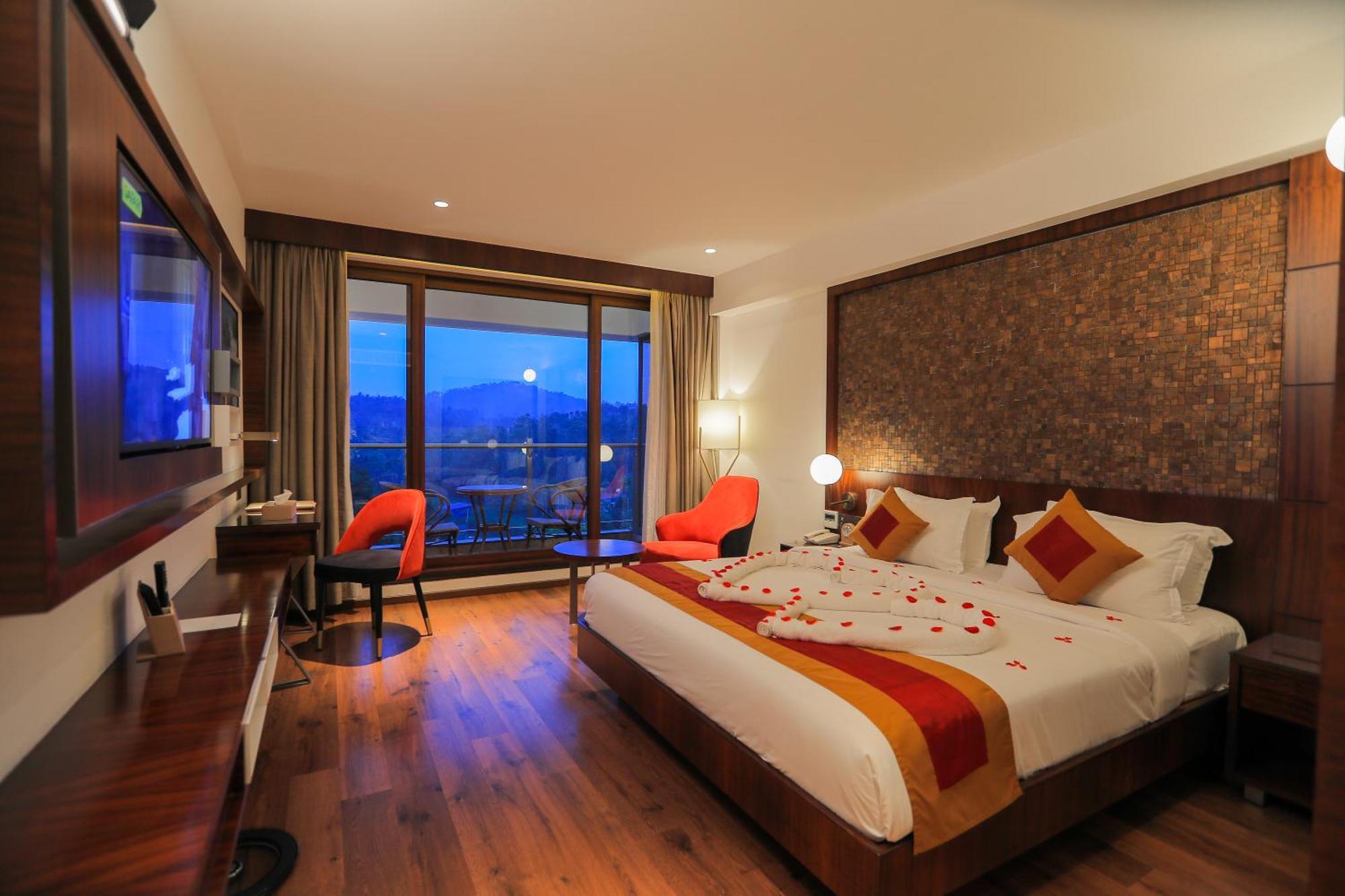 Saugandhika West Gate Hotel Vajanad Kültér fotó